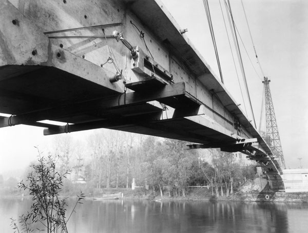 Pont d’Esbly en cours de construction.
